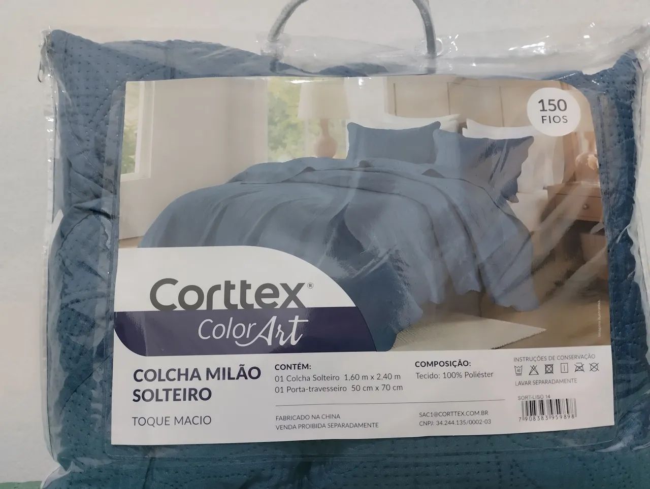 Conjunto de cama solteiro.