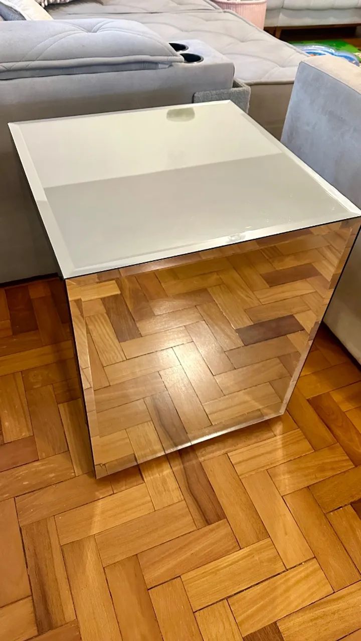 Mesa lateral espelhada 