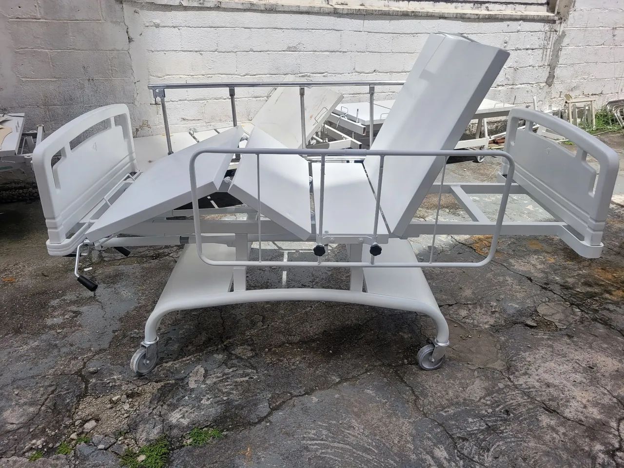 Cama hospitalar manual com 2 manivelas 
