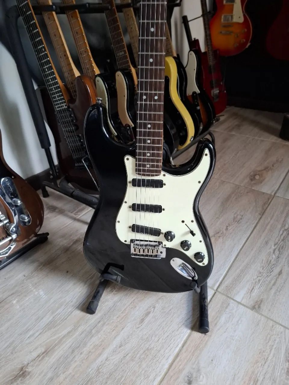 Guitarra Squier Deluxe Hot Rails Stratocaster  - Foto 3