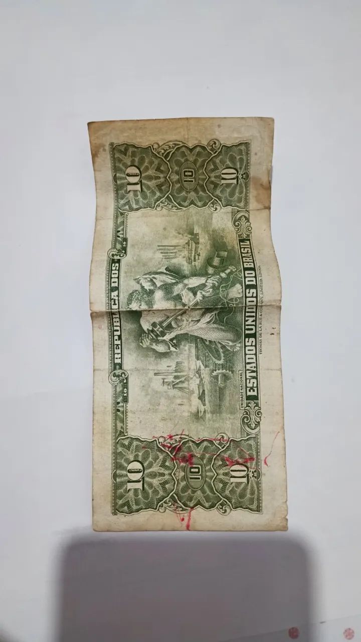 coleção de moedas e dinheiro em papel
