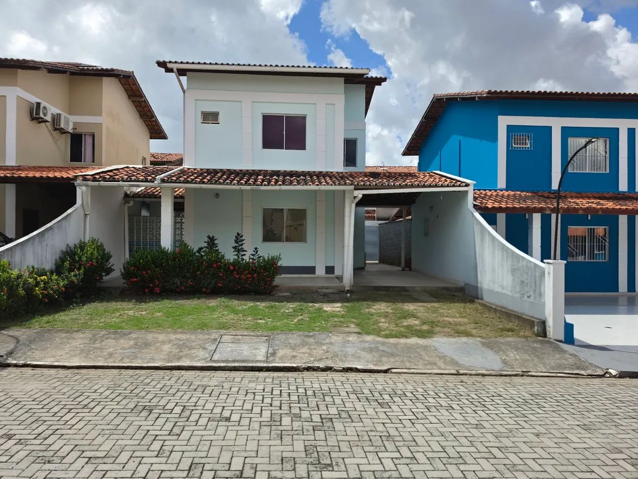 Casa duplex em condomínio no Turu