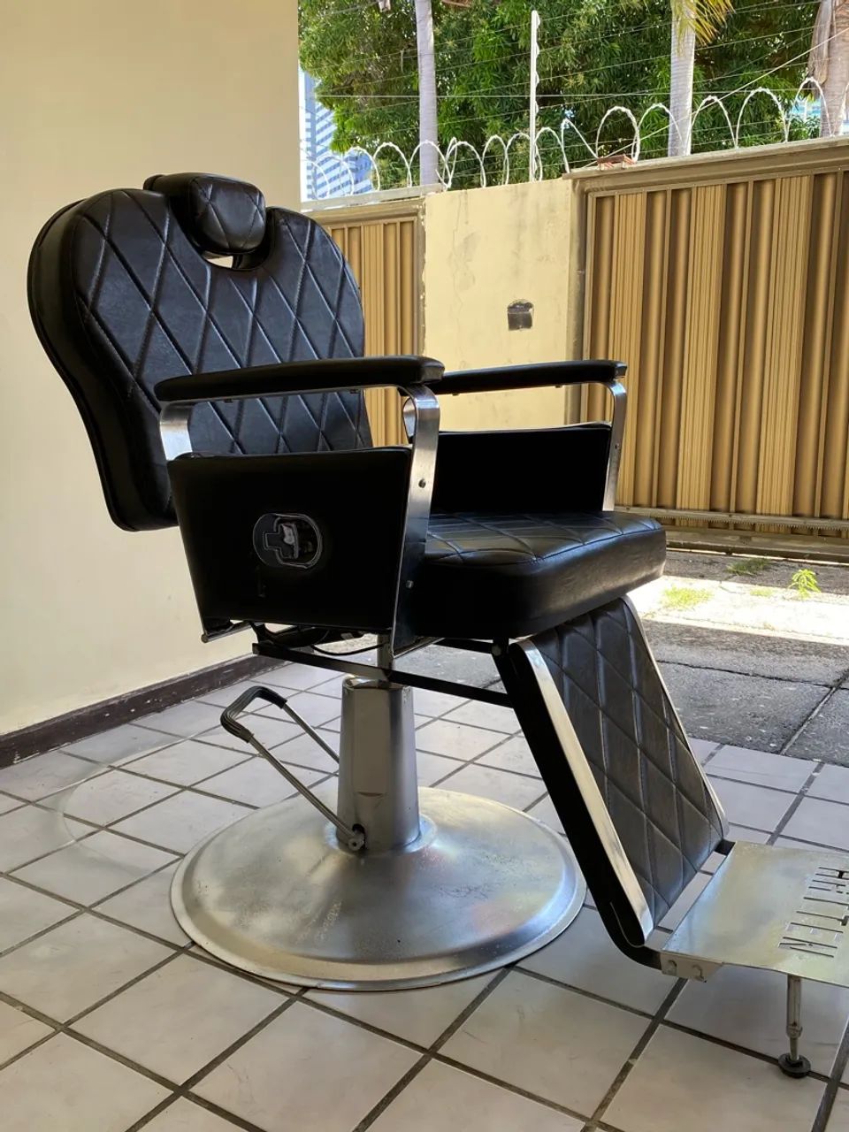 Cadeira  para salão e barbearia luxo - Foto 2
