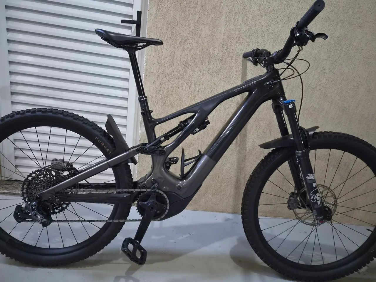 Bicicleta specialized turbo Levo Comp Carbon 2025