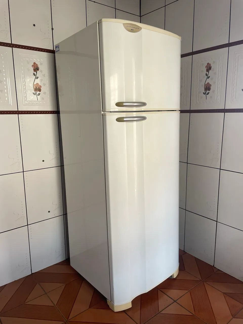 Geladeira Electrolux DC47 usada  - Foto 2