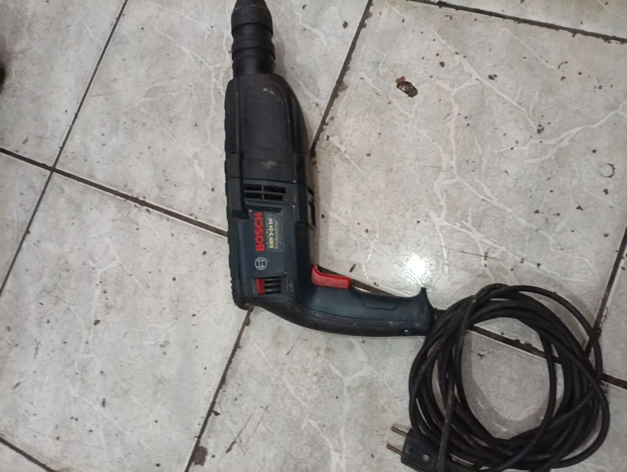 Furadeira Bosch semi-nova
