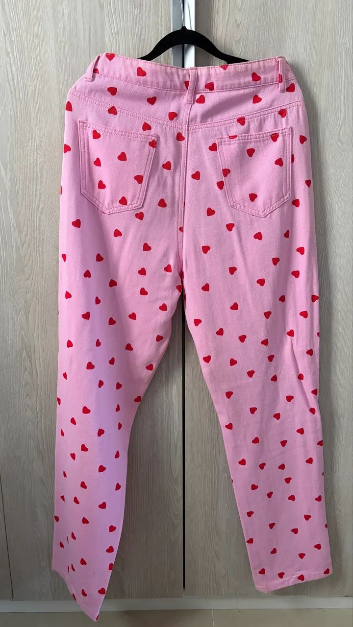 Calça jeans rosa com coração vermelho  - Foto 3