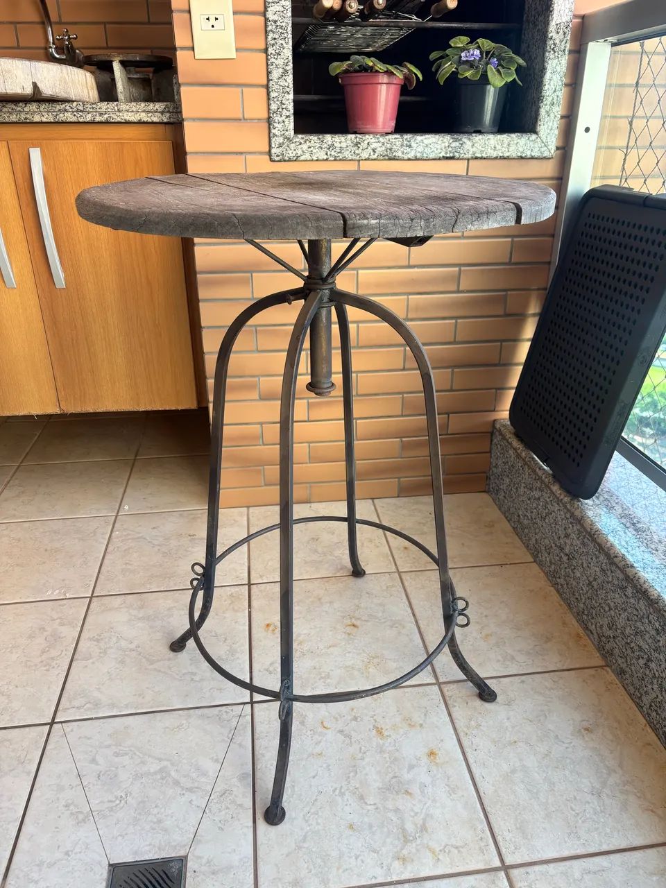 Mesa Bistrô Rústica de Madeira e Ferro - 60 cm - Foto 3