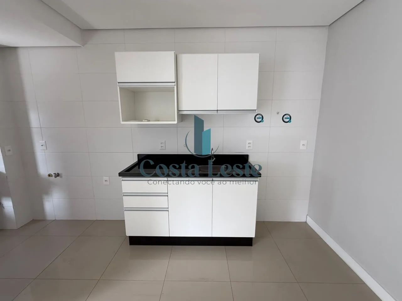 Apartamento no Itacorubi 2 suítes e 2 vagas de garagem - Foto 3