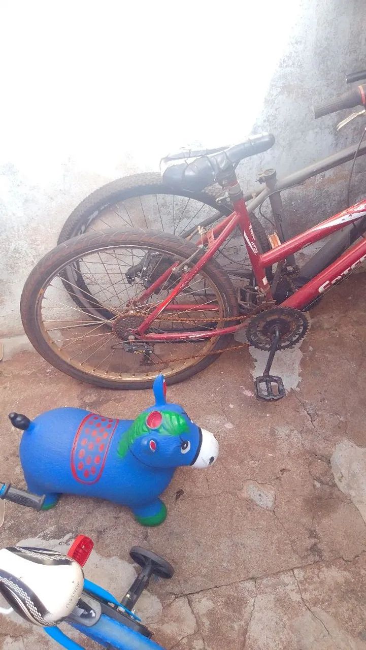 Vendo bicicleta aro 26 e uma 29 pra arruma  - Foto 3