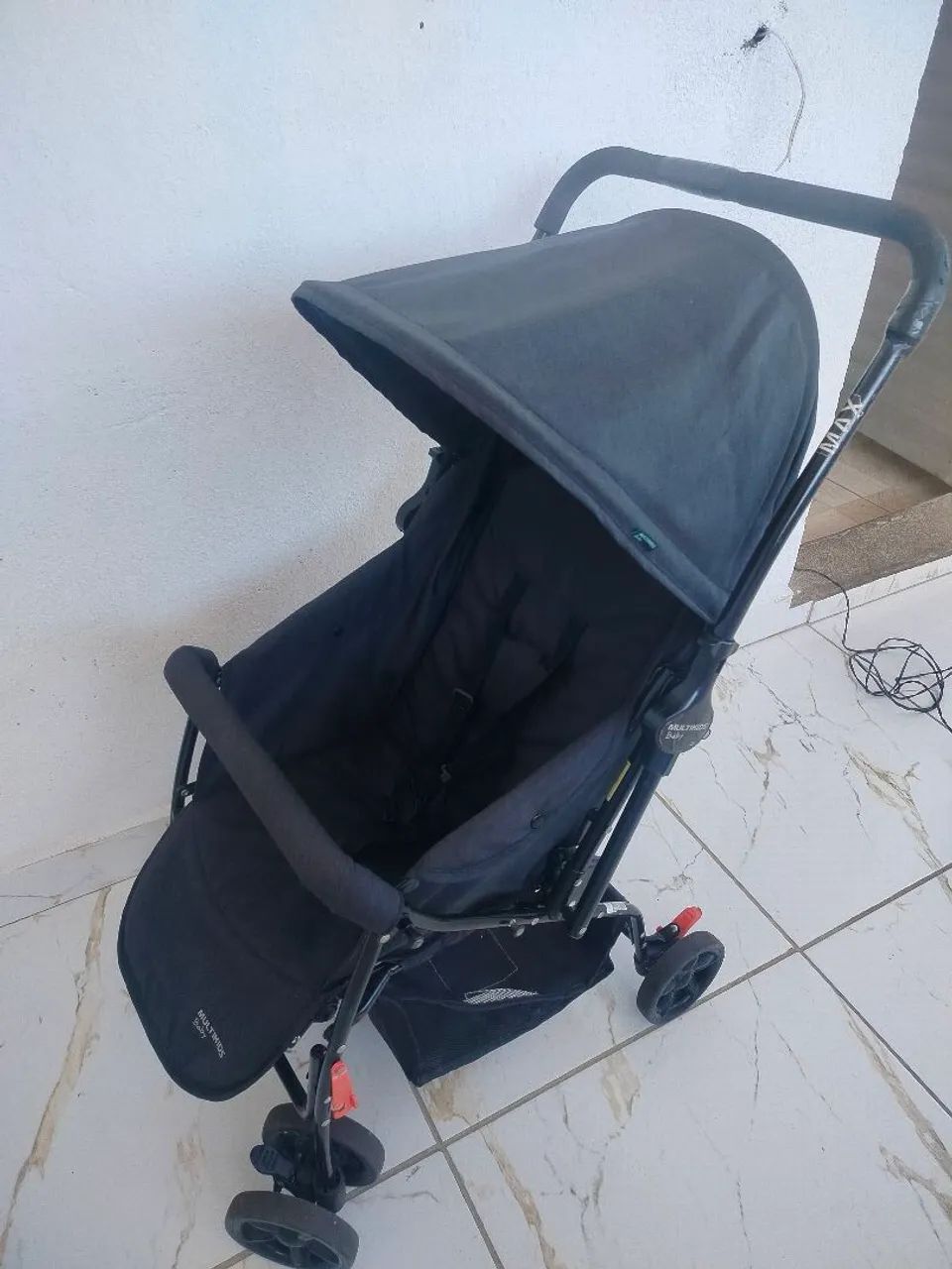 Vende-se carrinho de bebê
