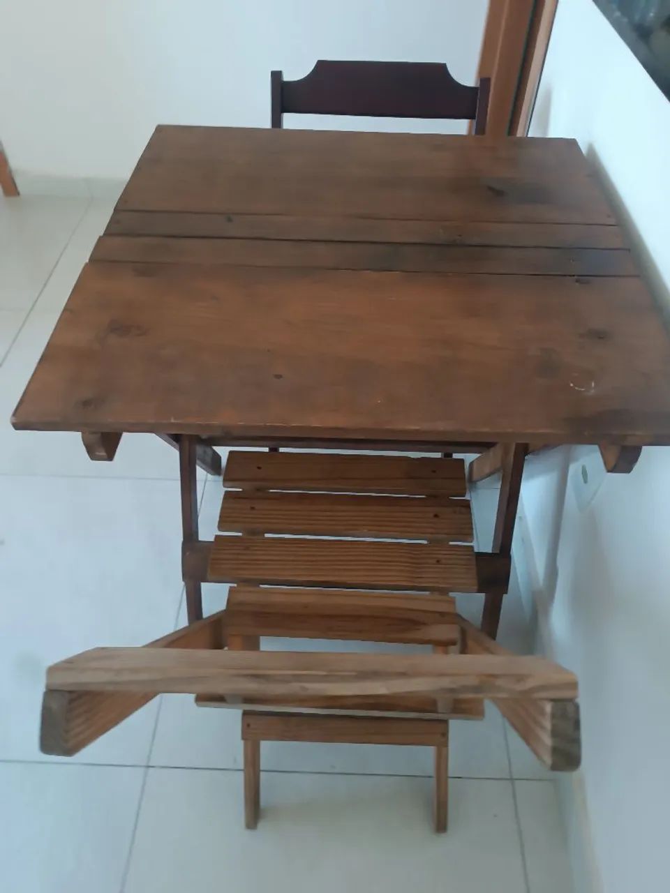 Mesa e cadeiras de madeira palet.  - Foto 3
