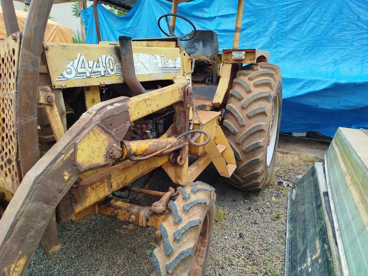 Trator CBT 8440 com lâmina concha e pega beg - Foto 4