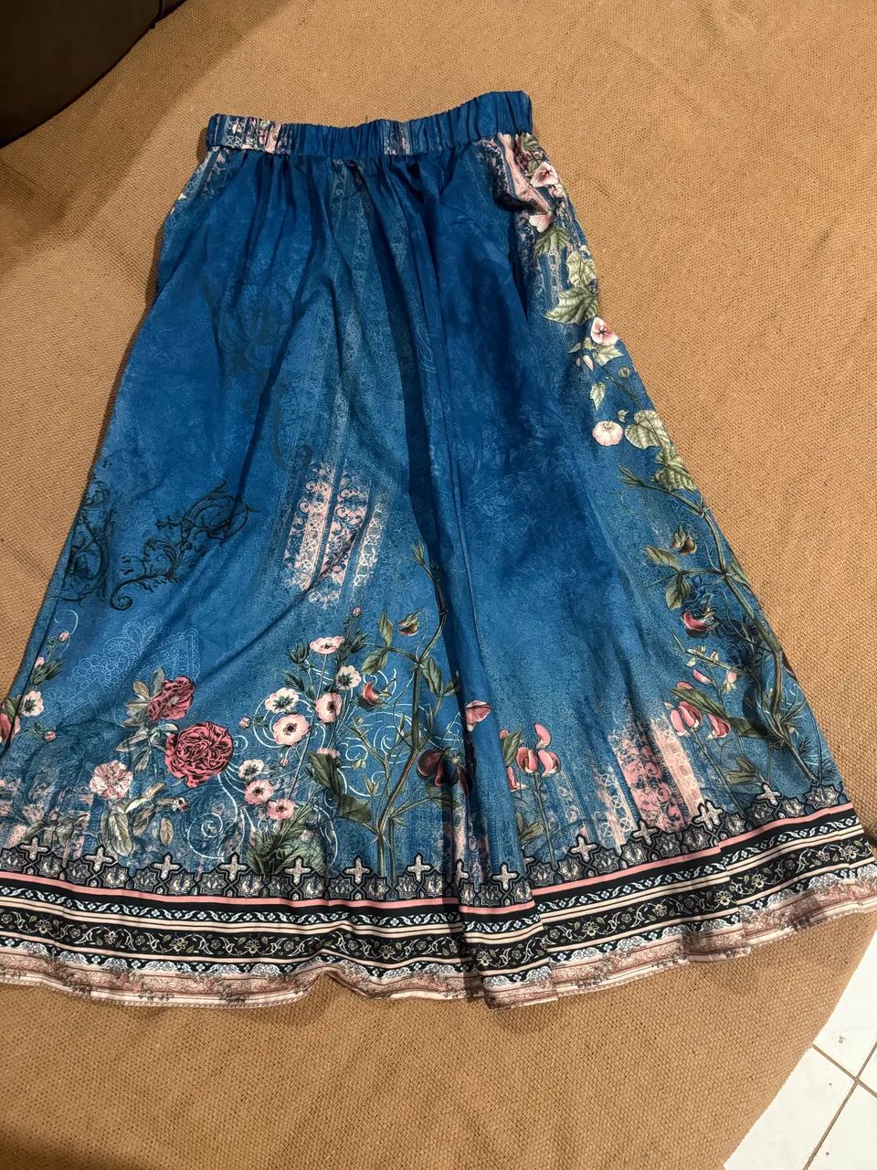 Vendo esses vestidos e essa saia gostei nao serviram em mim - Foto 3