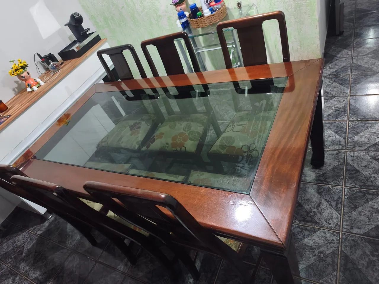 Mesa de madeira com tampo de vidro - Foto 2