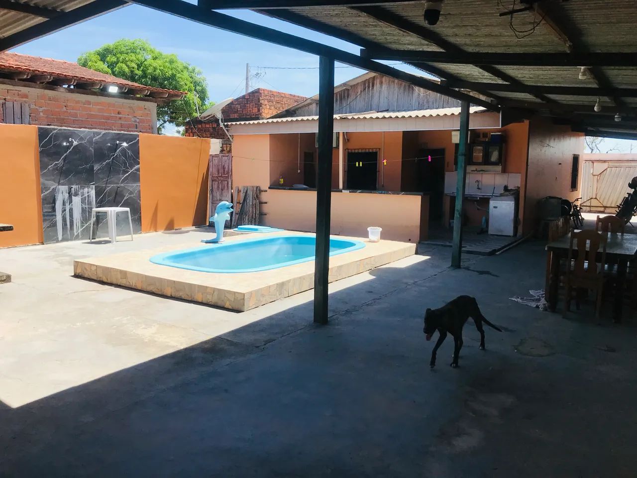 Vendo excelente casa com ampla área de laser - Foto 3