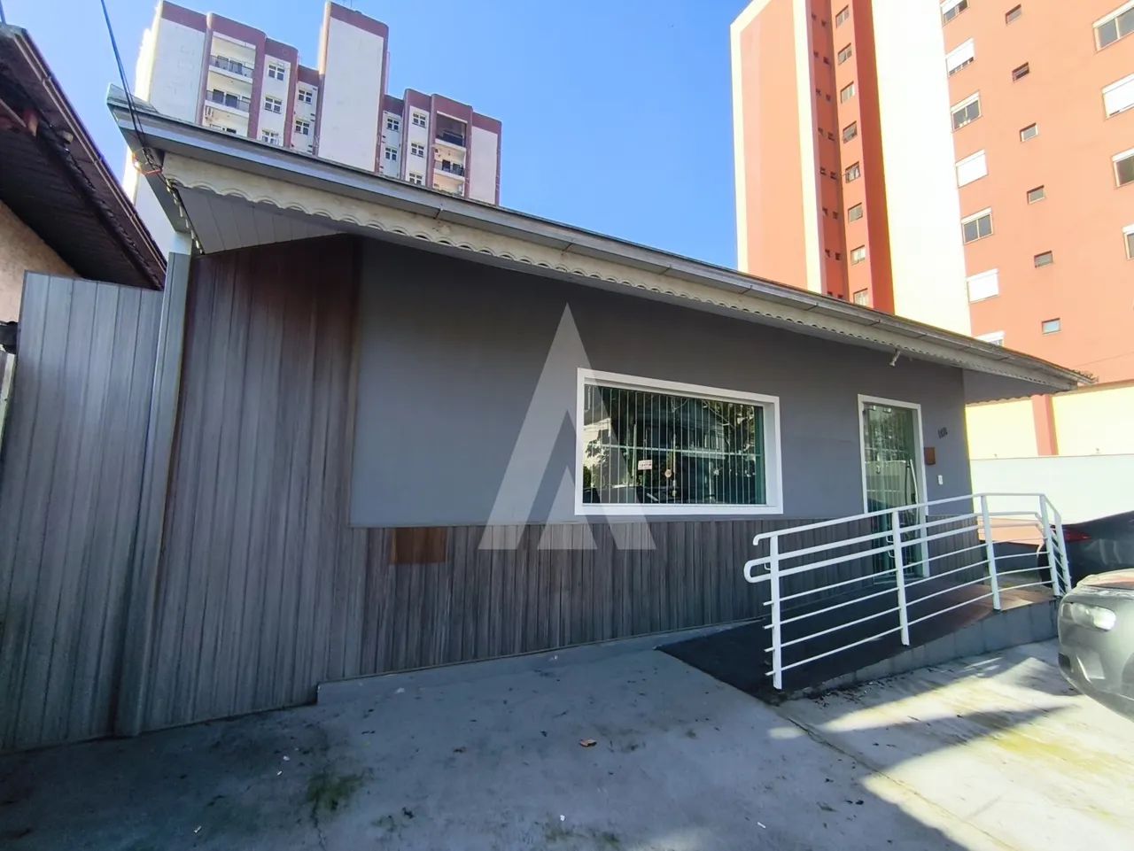 CASA COMERCIAL NO CENTRO COM ESTACIONAMENTO - Foto 2