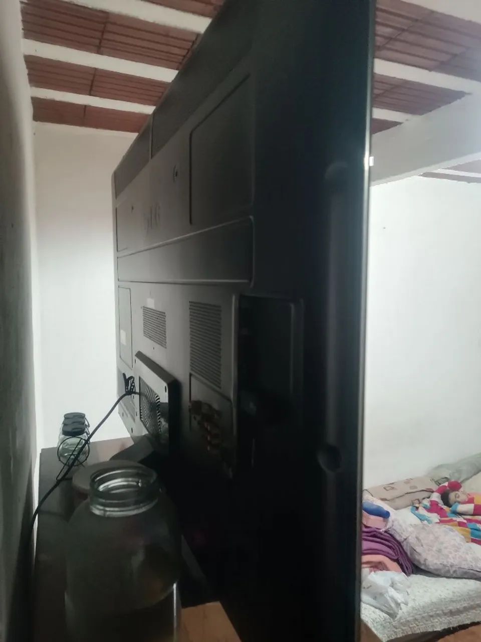 Tv 55: polegadas perfeito estado não e esmart controle e pezinho  - Foto 5