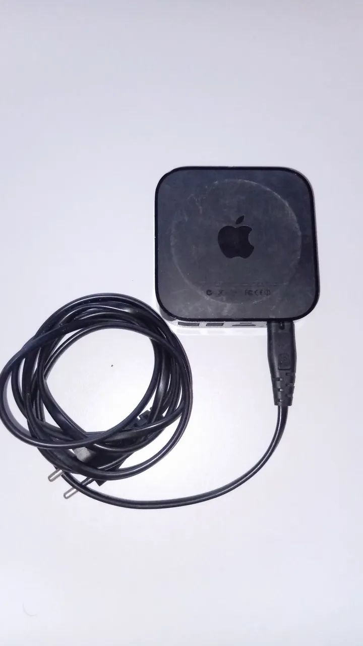 Apple TV 3ª Geração + Controle Apple Remote Alumínio + Cabo de Força (Usada)