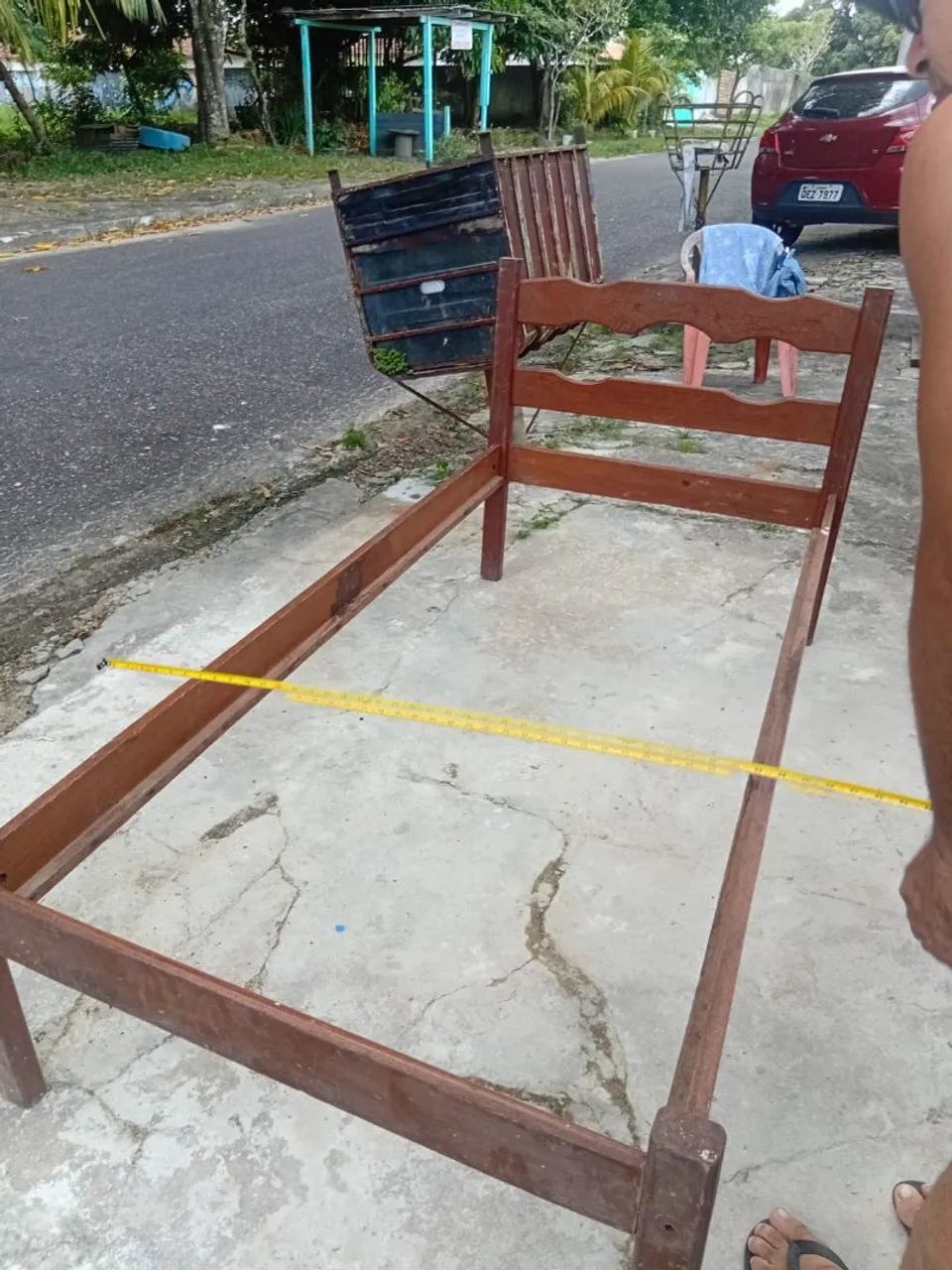 Vendo armação cama solteiro  - Foto 4