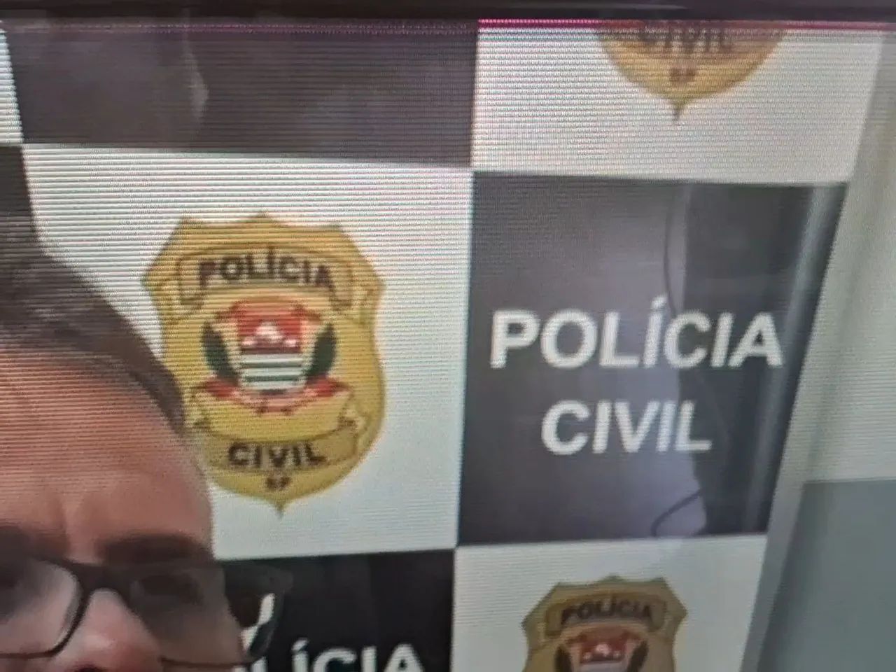 Vendo tv 49 ful hd com pequeno defeito 