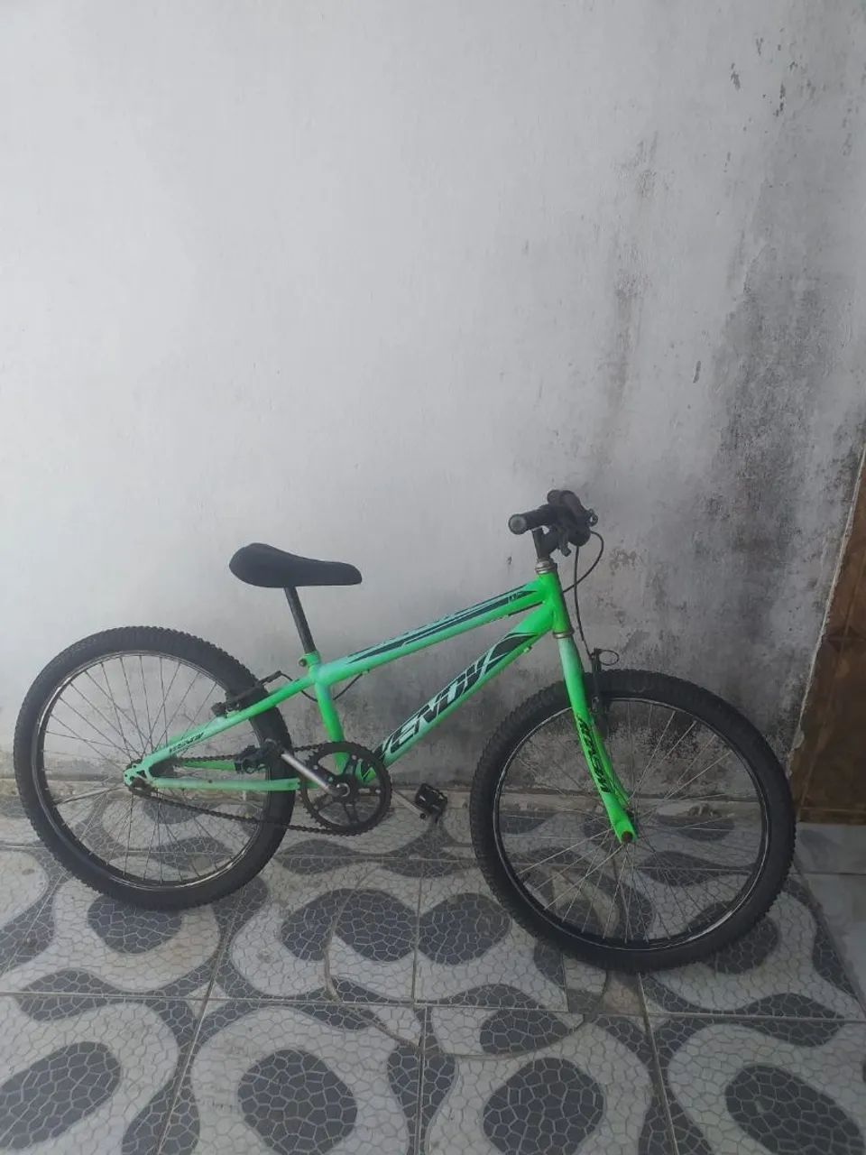 Vende se uma bicicleta aro 26 muito bem conservada.  - Foto 2