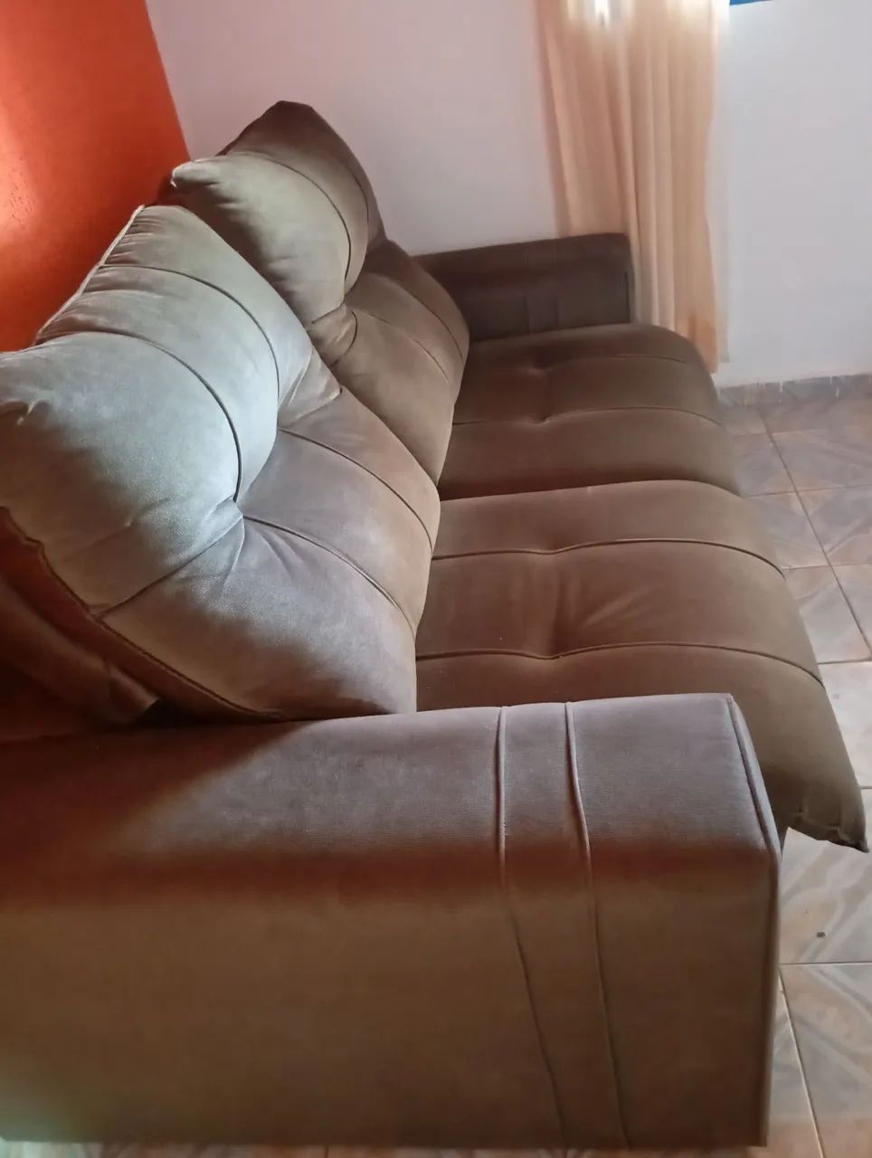 Sofá retrátil excelente 