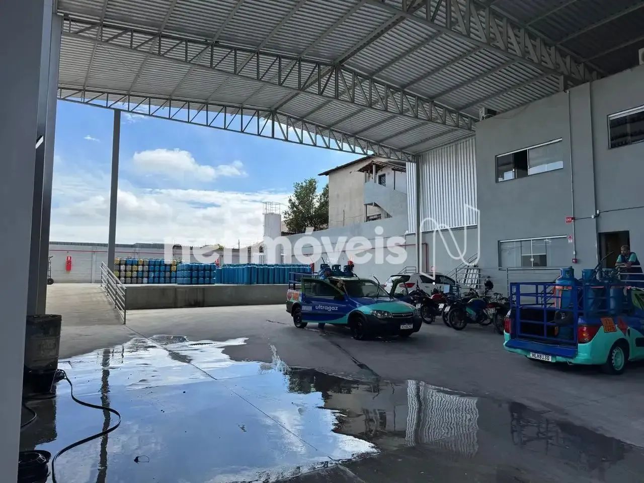 GALPÃO / ÁREA MULTIUSO 800m²; DOCUMENTAÇÃO 100% REGULARIZADA