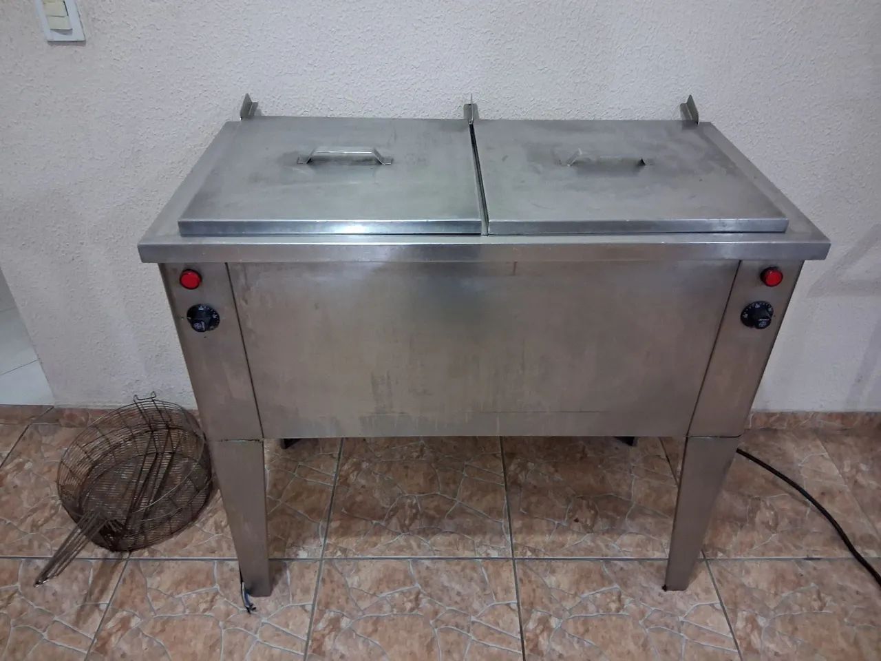 Fritadeira Elétrica Industrial Dupla em Inox - 2 Cubas com Cestos - Ótimo estado  - Foto 3