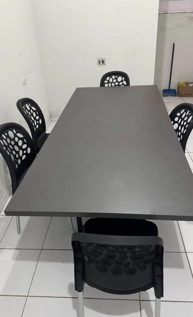 Mesa de escritório com cadeiras - Foto 3