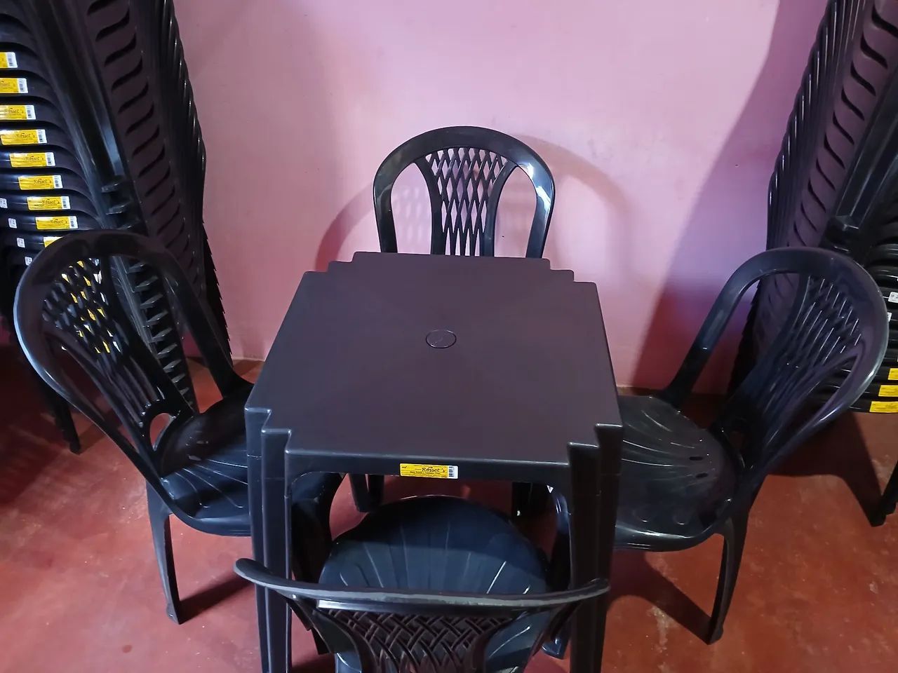 Jogo de Mesa e Cadeiras Plástico Novas 
