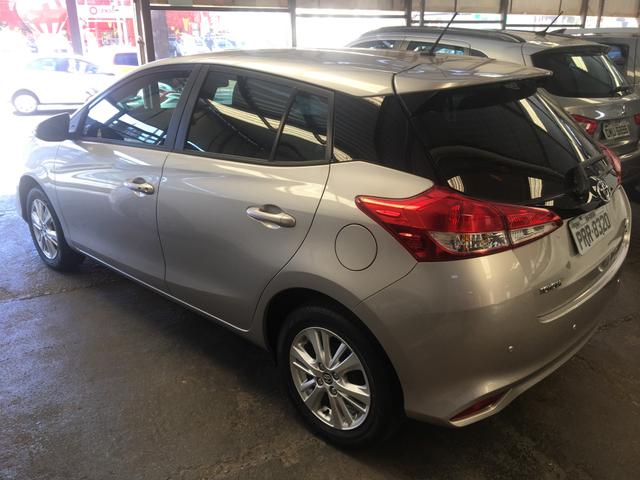 Yaris xl 2018/2019 plus tech 1.3 automático prata - Foto 4