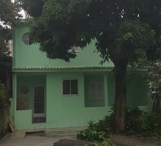 035 Casa 3 qts, quintal livre na frente - junto ao Viaduto - Nilópolis