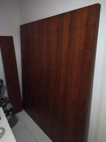 Painel de madeira embuia