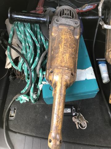 Esmerilhadeira e lixadeira Dewalt angular 7 polegadas - Foto 2