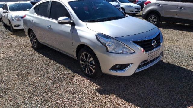 NISSAN VERSA SL 1.6 16V CVT FLEXSTART Prata 2017/2018