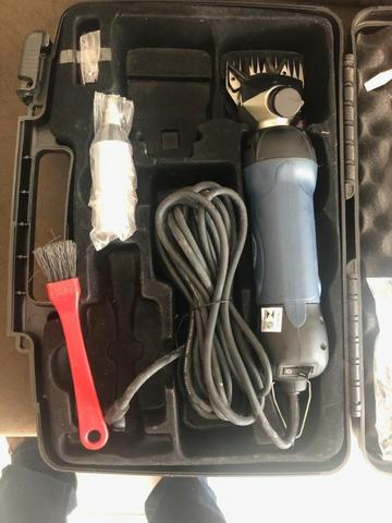 Tosquiadeira Profissional Maxisherar F7 R$ 1.000,00