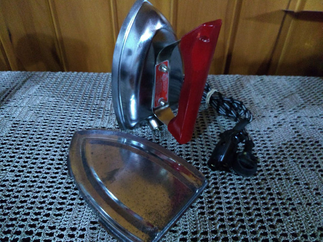 Ferro anos 60 na caixa , nunca usado !!! - Foto 2