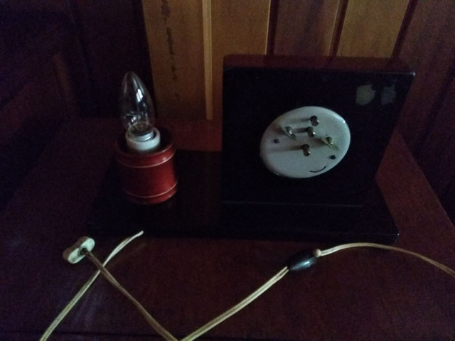 Relógio de cabeceira anos 30 funcionando !!! - Foto 3