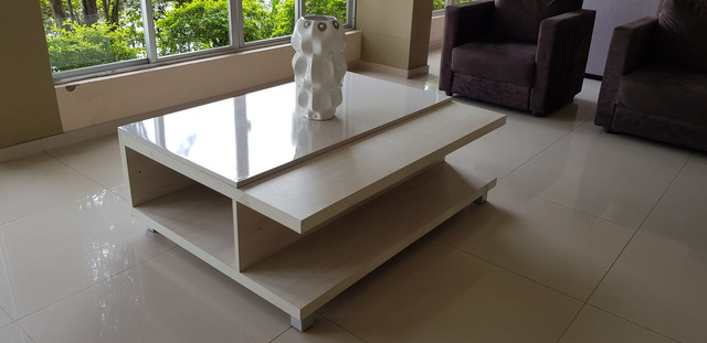 Mesa de Centro Rudnick Laqueada Alta Qualidade