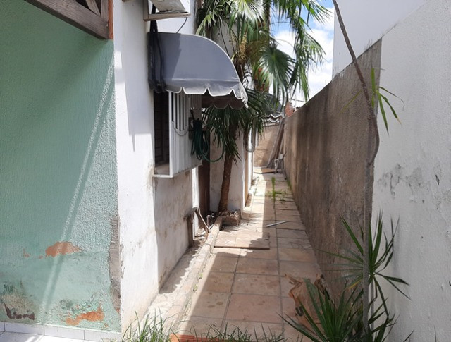 Aluga-se casa no alto com 3/4 com piscina - Foto 11