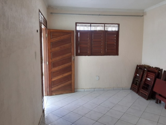 Aluga-se casa no alto com 3/4 com piscina - Foto 18