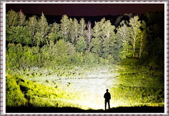 Lanterna de Led Xhp 160 - Super potente - carrega celulares numa emergência