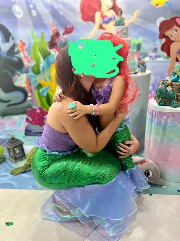 Menina pequena sereia princesa fantasia fantasiar-se traje