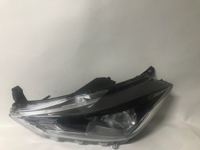 Farol Nissan Kicks 