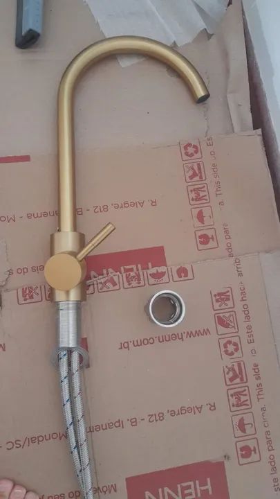 Torneira  alta  dourada - Foto 2