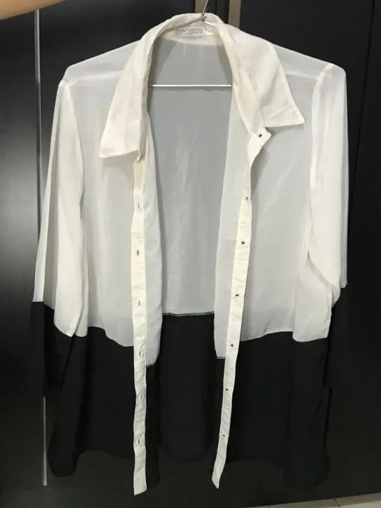 Blusa social branca/preta