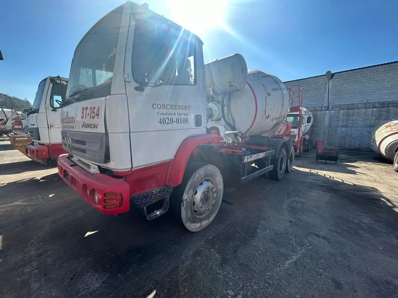 Caminhão betoneira Mercedes Atron 2729 ano 2013/13 com balão Liebherr 8M