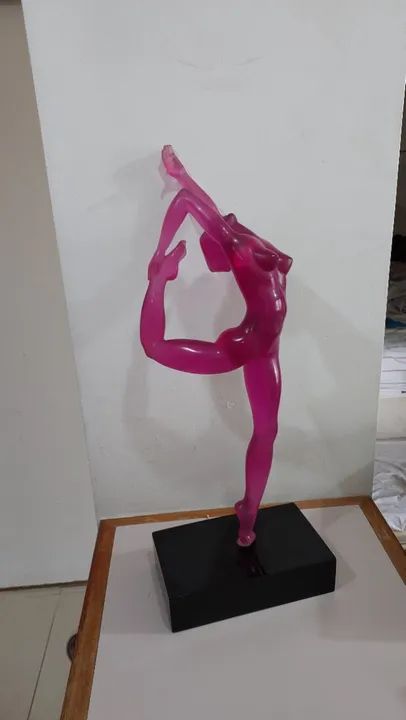 Escultura feminina mulher em acrílico:  A Bailarina  - Foto 2