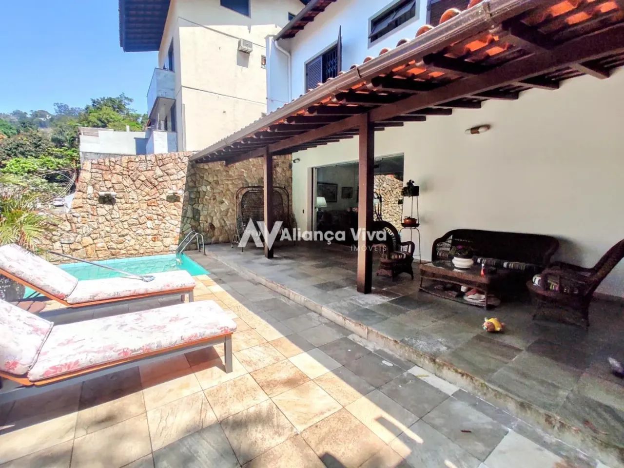 Laranjeiras | Casa 4 quartos, sendo 2 suites - Foto 3